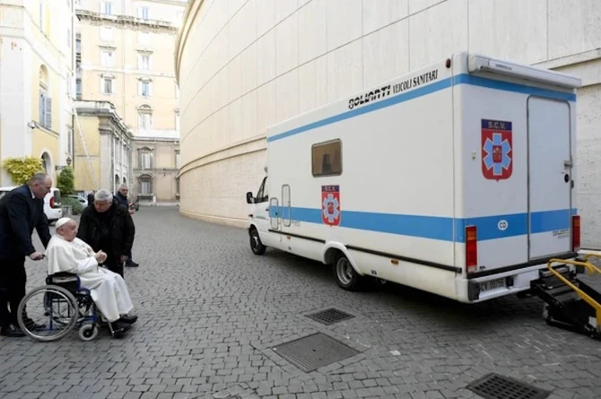 Papa Franjo šalje poseban božićni dar građanima ratom razorene Ukrajine