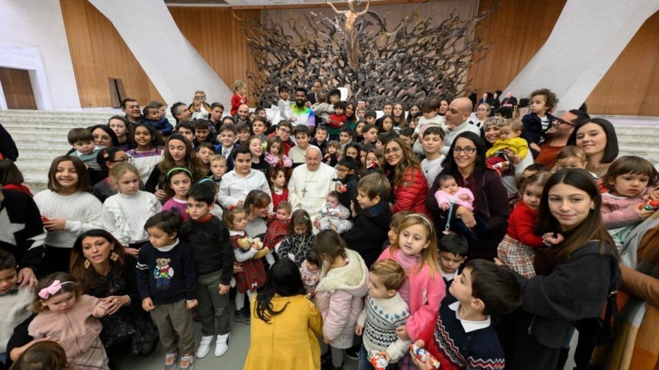 Papa zahvaljuje vatikanskim zaposlenicima na služenju tijekom božićnih čestitki