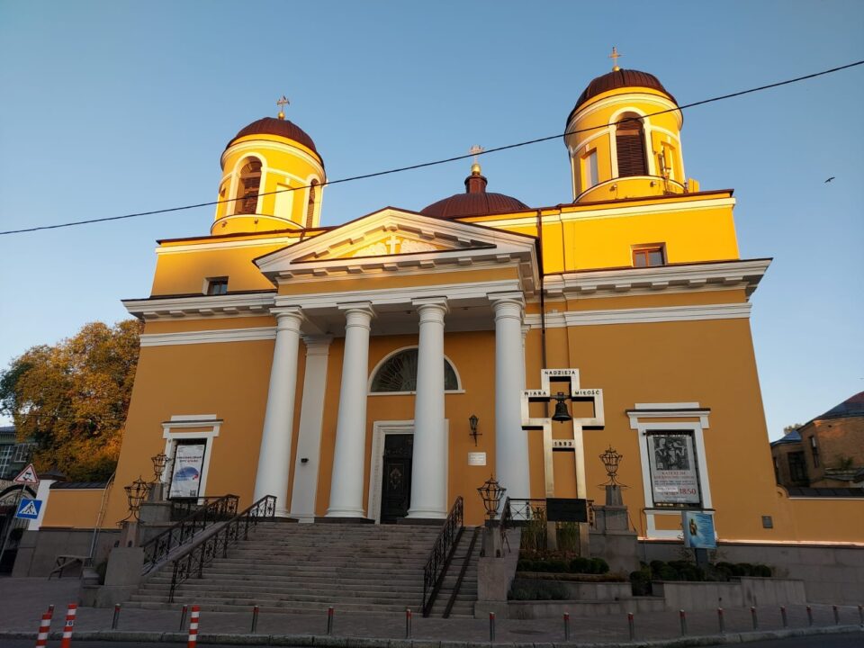 Katolička crkva u Kijevu oštećena u raketnom napadu