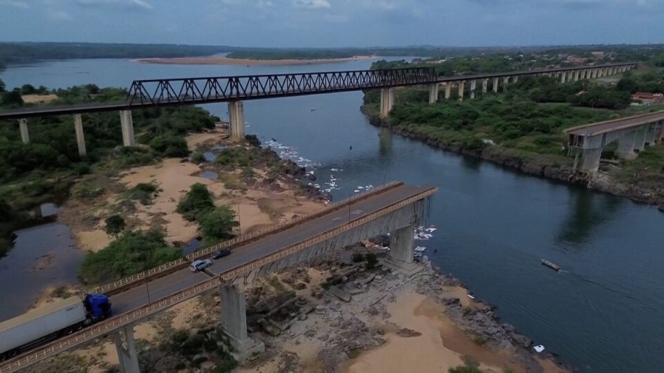 Video. Urušavanje mosta u Brazilu ostavilo za sobom najmanje 2 mrtve, a desetak drugih nestalo