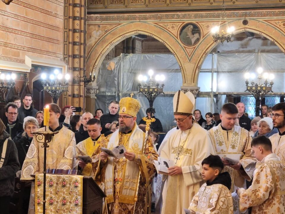 VLADIKA STIPIĆ U KRIŽEVCIMA SLUŽIO BOŽIĆNU LITURGIJU KOJOJ SE PRIDRUŽIO APOSTOLSKI NUNCIJ 