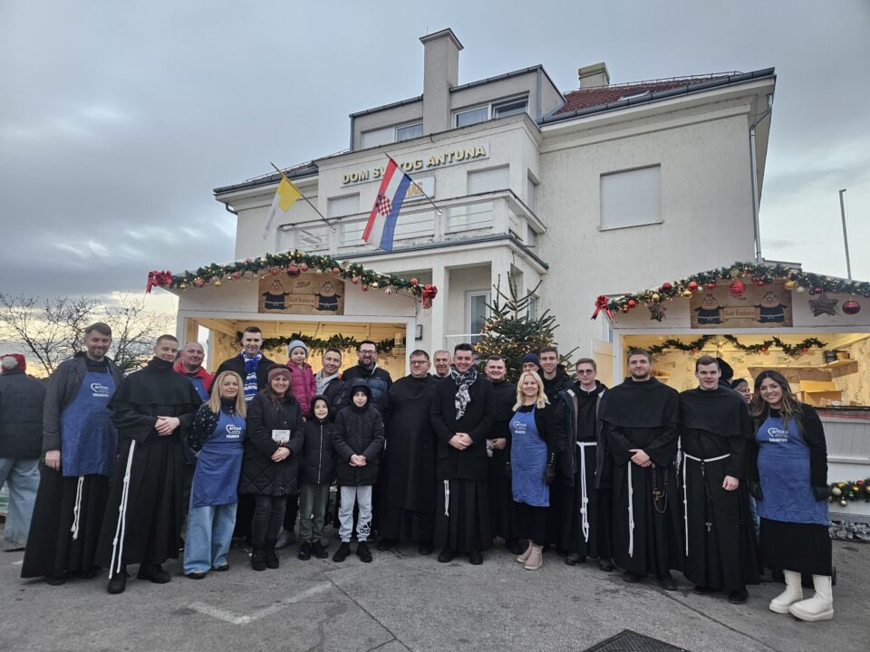 Održan božićni ručak za korisnike Pučke kuhinje na zagrebačkom Svetom Duhu