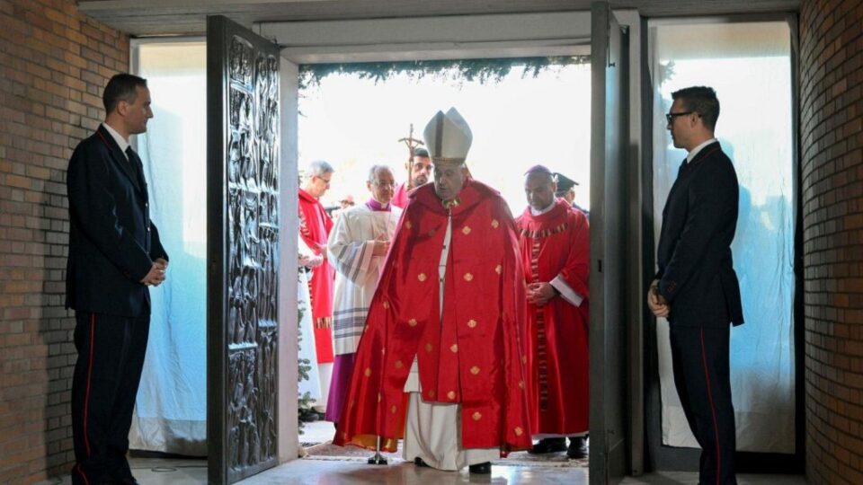 Papa otvorio Sveta vrata u rimskom zatvoru Rebibbia