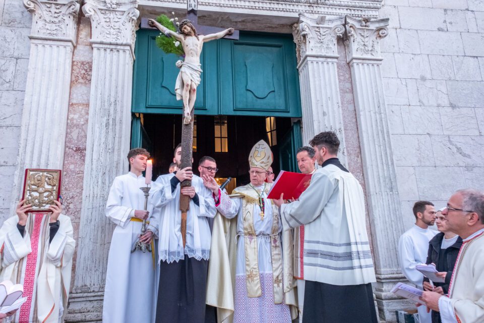 Mons. Valter Župan otvorio jubilarnu godinu u Osoru –