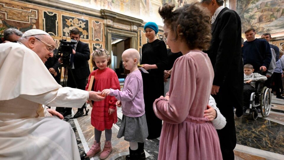 Papa djeci: Prava prijateljstva dijele nadu i bol – Vatican News