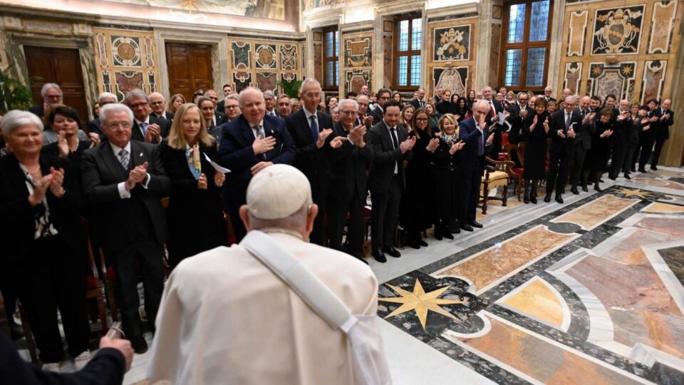 Papa zahvaljuje Švicarskoj gardi na strpljivom dočeku jubilarnih hodočasnika – Vatican News