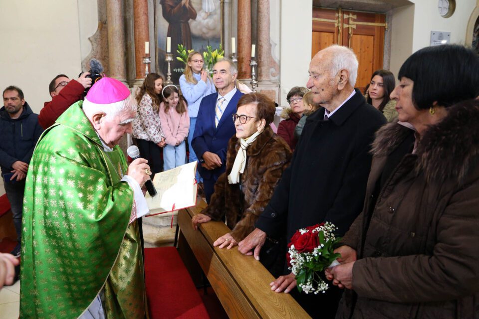 U Vodicama supružnici Mileva i Ante Strikoman obilježili 70. godina braka.