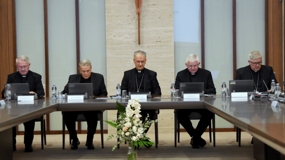 Zagreb: Priopćenje s izvanrednog zasjedanja HBK-a – Dubrovačka biskupija