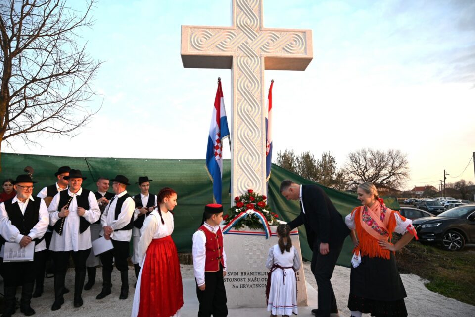 GALOVAC: Svečano otkriveno i blagoslovljeno spomen – obilježje ‘Križ moje braće’