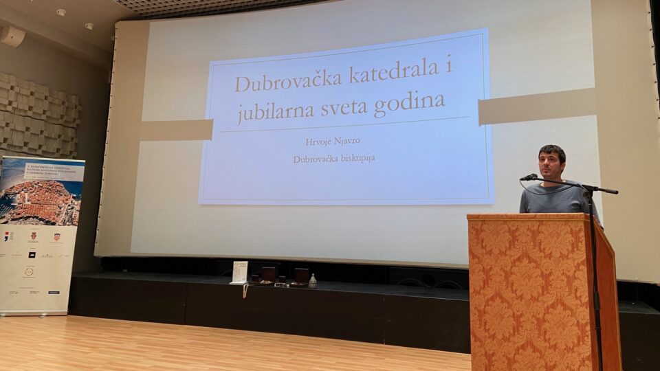 O dubrovačkoj katedrali i jubilarnoj godini na 2. konferenciji o održivom razvoju kulturno-povijesnog i vjerskog turizma – Dubrovačka biskupija