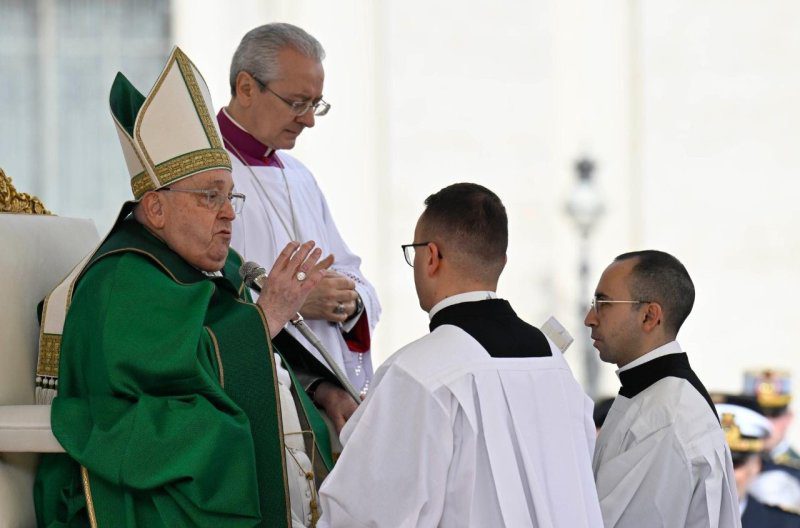 Papa: Oružana služba treba služiti samo za legitimnu obranu, nikada za nametanje dominacije