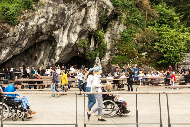 Čuda u blatu: Lourdes, Fatima i Božji skromni instrumenti