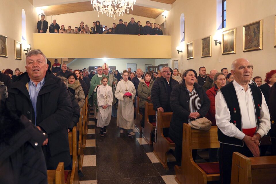 Pastirski pohod biskupa Tomislava Rogića župama Blizna i Bristivica.