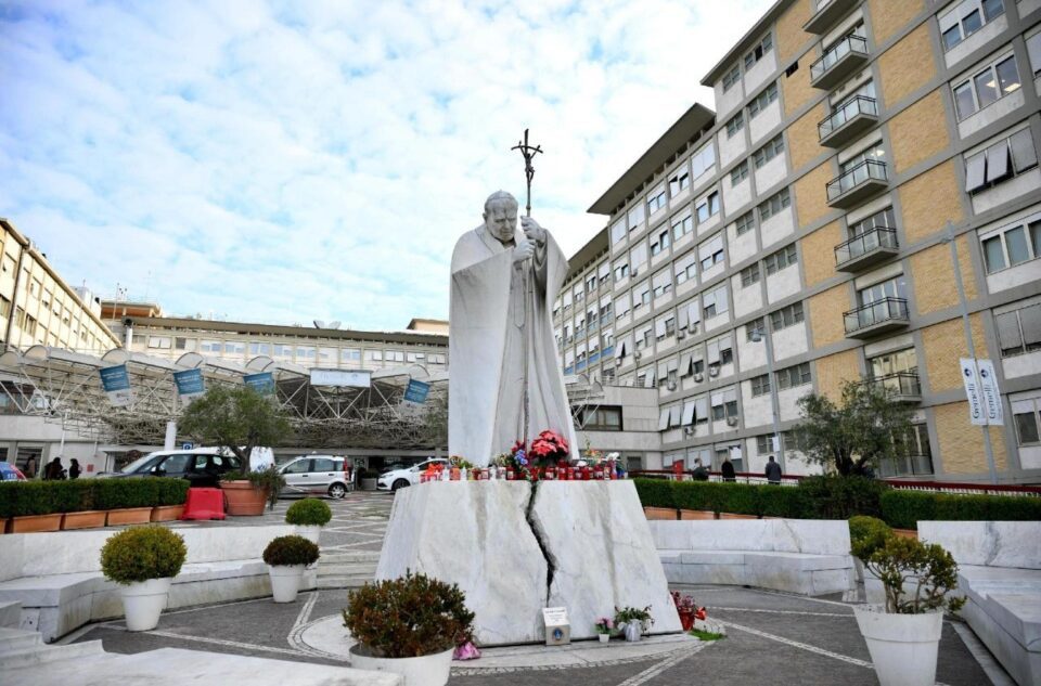 Papa se dobro odmarao, cijeni molitve i najbolje želja