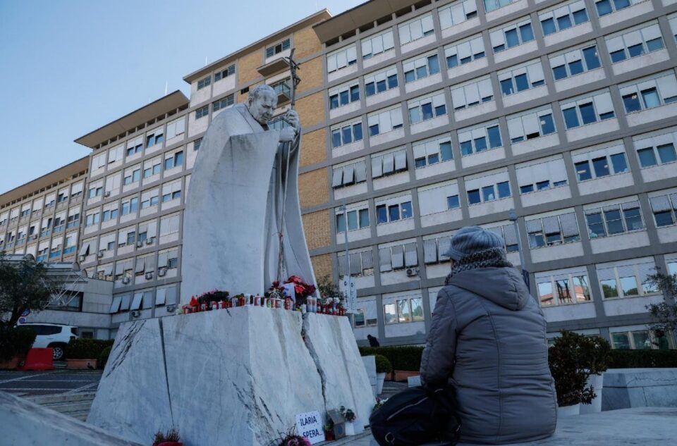 Papa Franjo ima mirnu devetu noć u bolnici