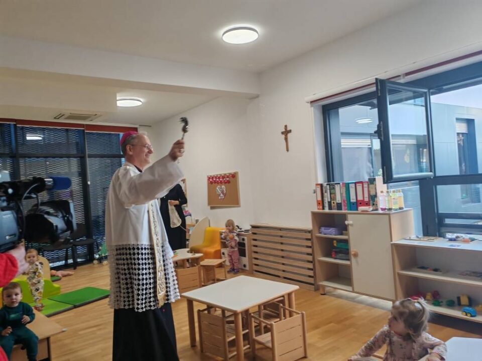 Nadbiskup Kutleša blagoslovio novi Apostolski centar Družbe Klanjateljica Krvi Kristove