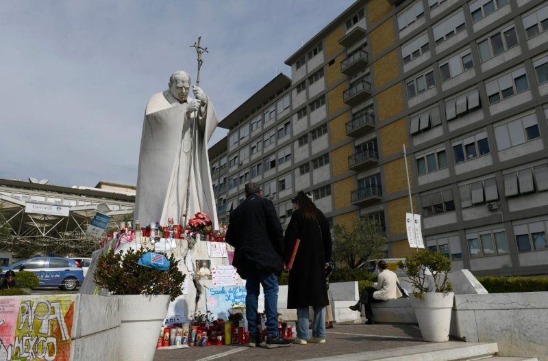 Papa Franjo proveo mirnu noć, stanje i dalje stabilno