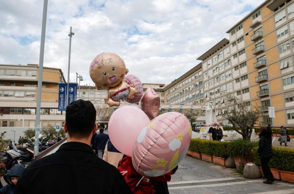 Papa Franjo ima misnu noć usred stalnog poboljšanja