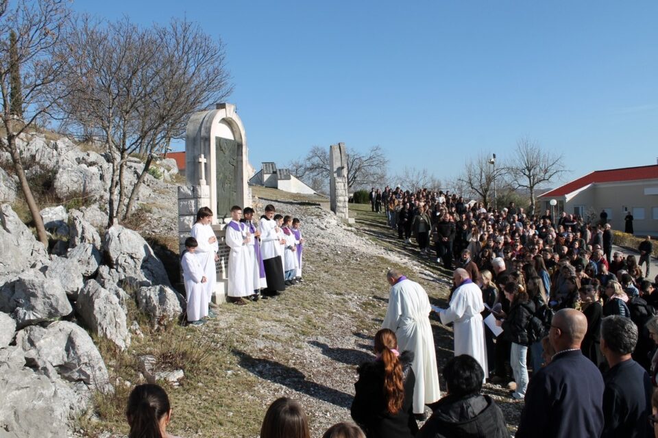 Pokornička hodočašća u svetište Kraljice Mira u Hrasnu