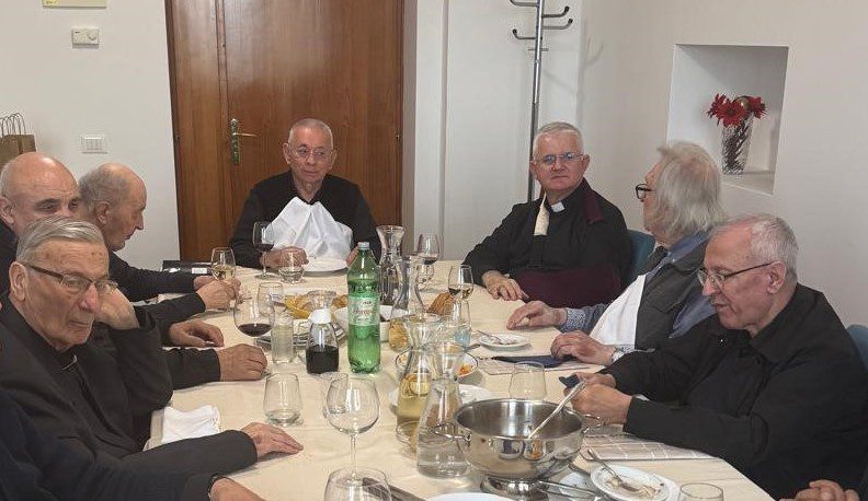 Nadbiskup Uzinić posjetio jubilarce, nadbiskupa u miru Devčića i umirovljenog svećenika Simčića – Riječka nadbiskupija