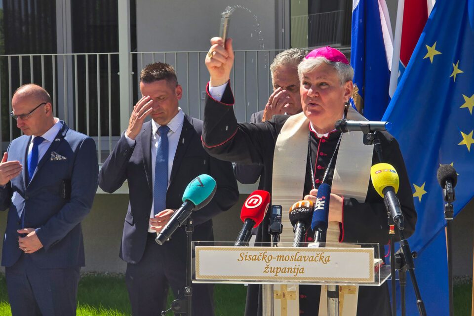 Biskup blagoslovio nove stambene zgrade u Sisku – Sisačka biskupija