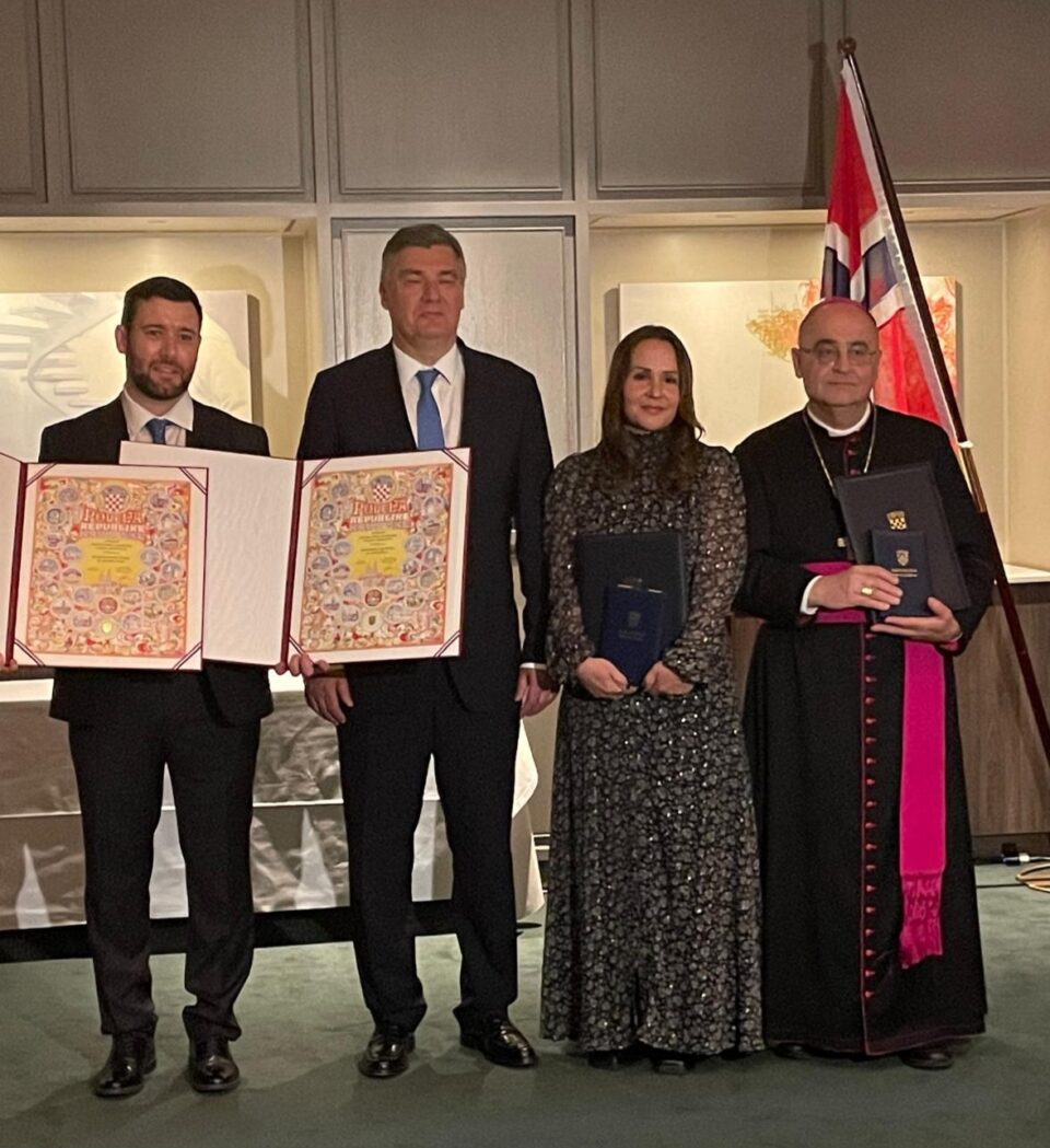 Mons. Berislavu Grgiću uručeno odlikovanje Republike Hrvatske