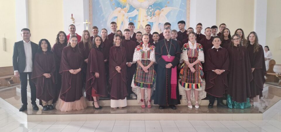 Oštra Luka-Bok: Nadbiskup Vukšić podijelio sakrament sv. potvrde
