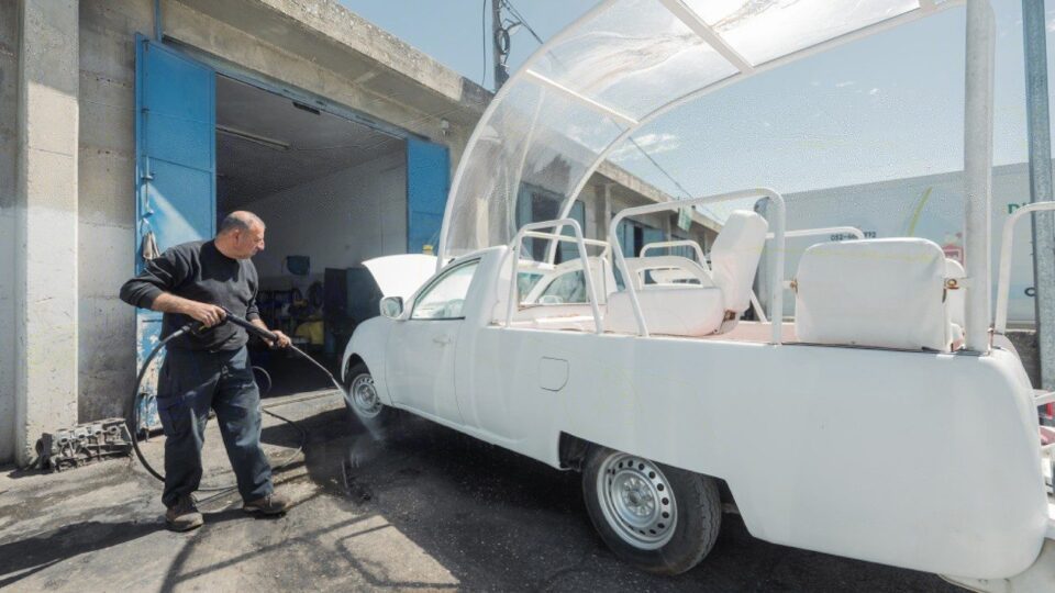 Popemobile mira: Posljednji dar pape Franjo Gazi – Vatikanska vijest