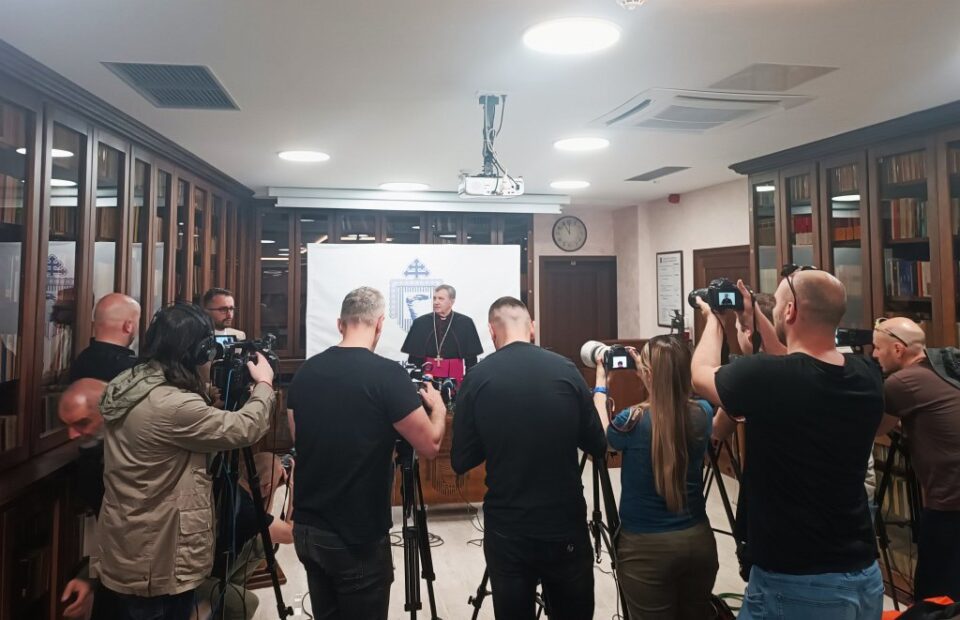 BK BiH: „Etički kodeks za klerike, redovnike, redovnice i vjernike laike u crkvenoj službi o korištenju medija i društvenih mreža“