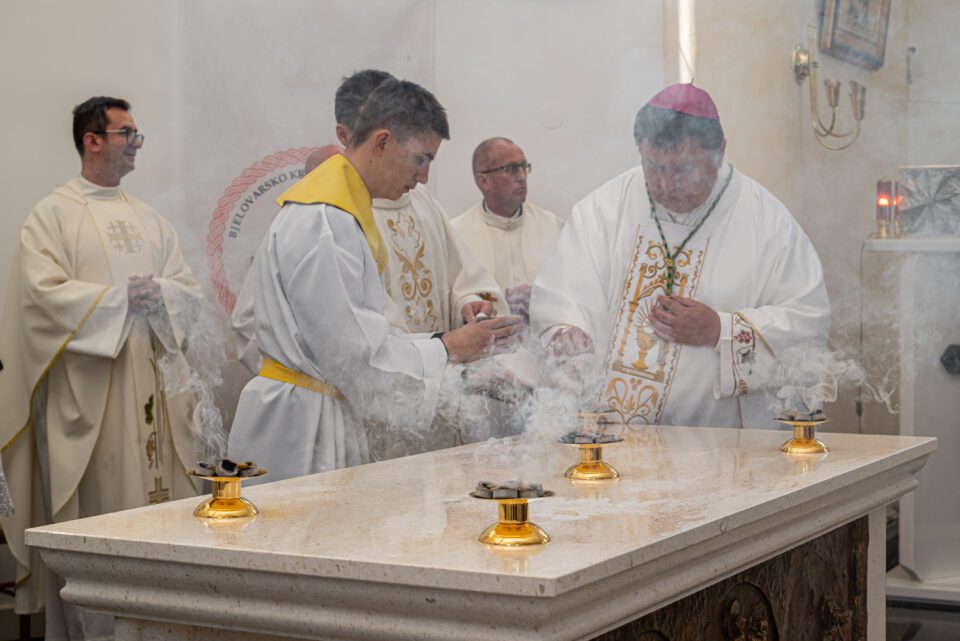 Posveta oltara u župnoj crkvi Svih Svetih u Velikim Zdencima