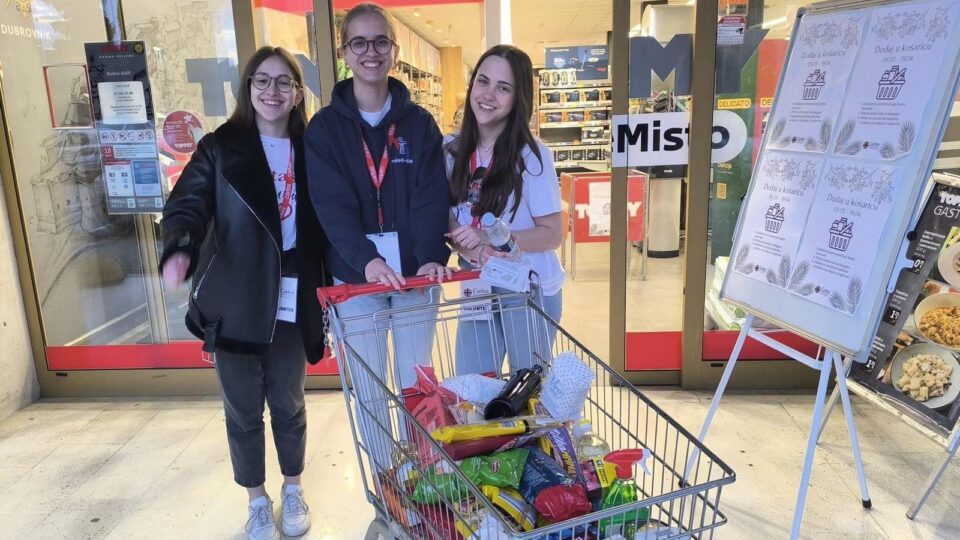 U Caritasovoj akciji “Dodaj u košaricu” prikupljeno 3.248 proizvoda za potrebite – Dubrovačka biskupija