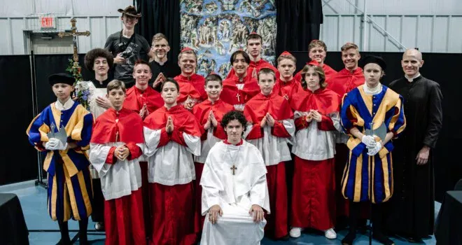 “Ismijavanje” konklave: korištenje kreativnog katekizma za prenošenje vjere