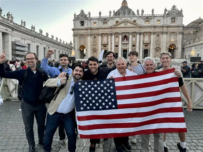 Amerikanci na trgu svetog Petra slave povijesne izbore pape Leo XIV