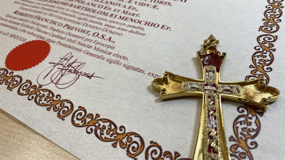 Pektoralni križ pape Leo XIV drži relikvije svetaca Augustina i Monice – Vatikanske vijesti