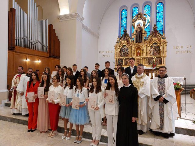 Krizma u Bugojnu | Katolička tiskovna agencija Biskupske konferencije BiH
