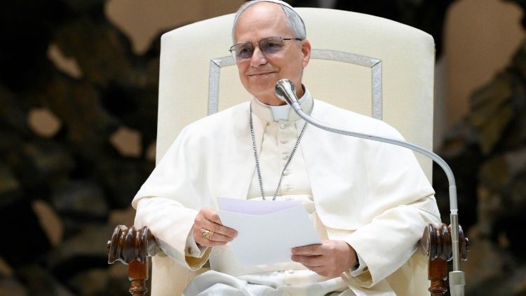Papa Lav XIV. na susretu s novinarima pozvao na komunikaciju koja gradi mir