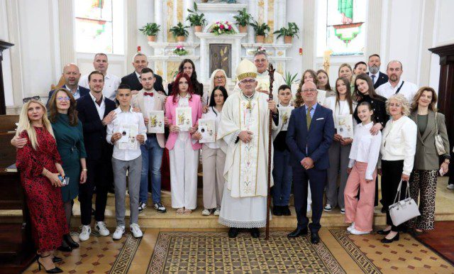 Sedam krizmanika u župi Banja Luka primilo sedam darova Duha Svetoga