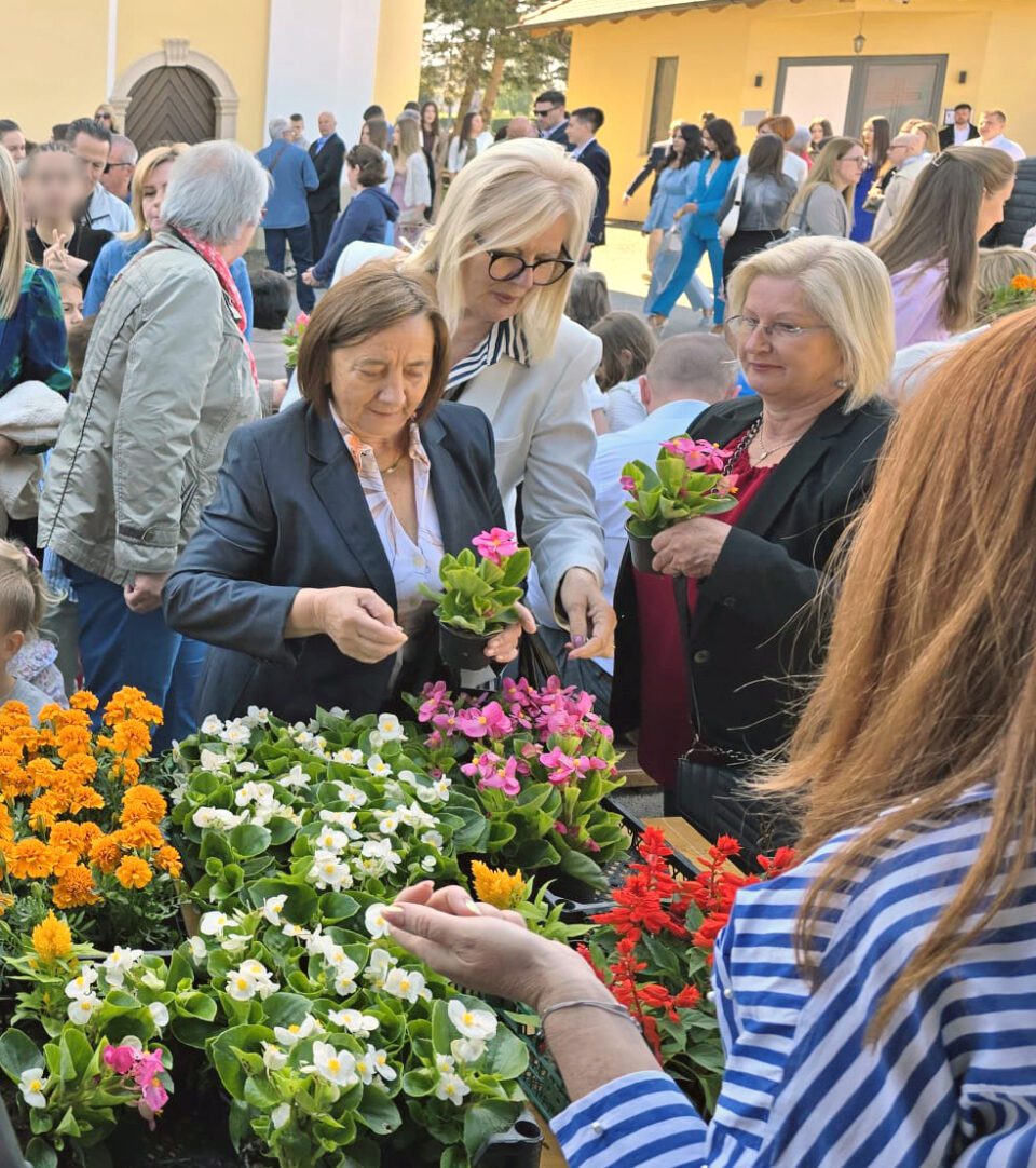 Zagrebačka nadbiskupija – Caritas Zagrebačke nadbiskupije pripremio darove za Majčin dan