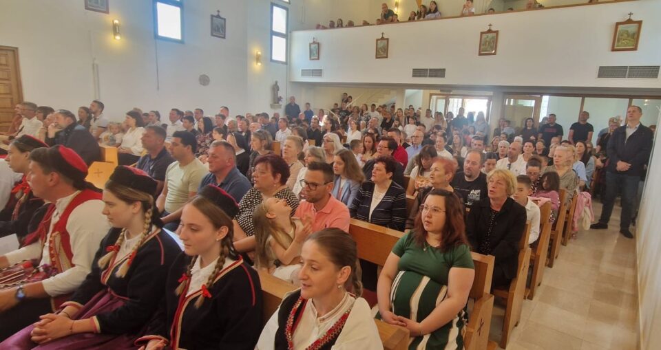ZEMUNIK DONJI: Obiteljski dan proslavljen u župi Zemunik Donji misom i druženjem obitelji
