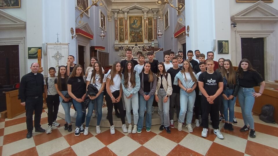 Osmaši iz Orašaca obišli sakralne prostore četiriju religija u Gradu – Dubrovačka biskupija
