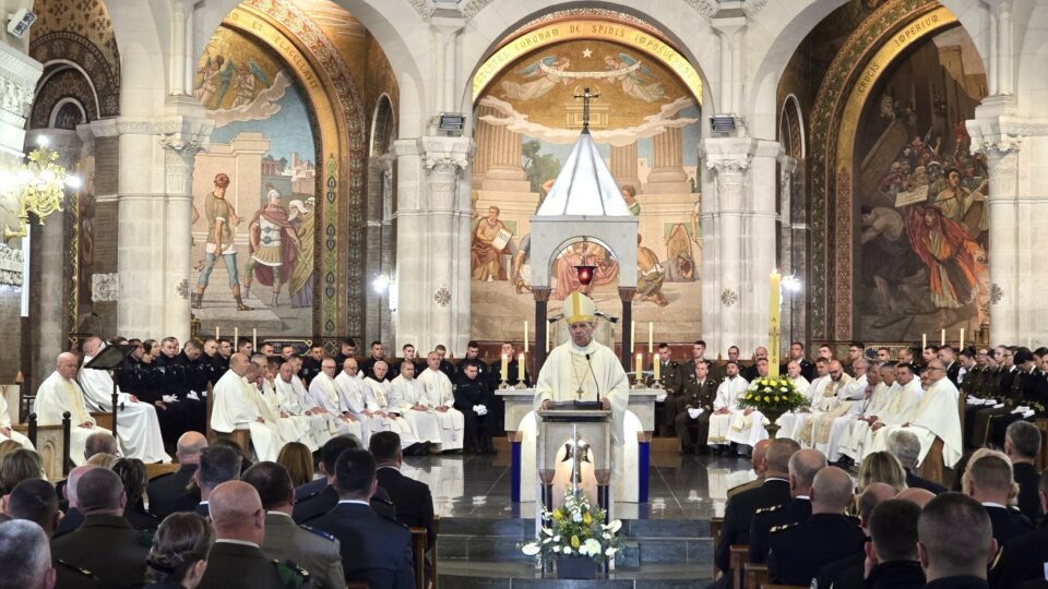 Hrvatski hodočasnici u Lurdu: Misa u bazilici Svete Krunice i otvorenje 65. vojnog hodočašća
