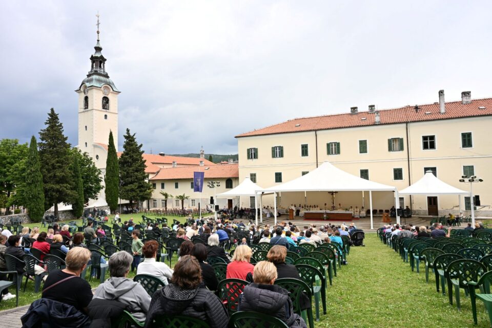 Obitelj-budućnost ispunjena nadom i molitvom – Riječka nadbiskupija