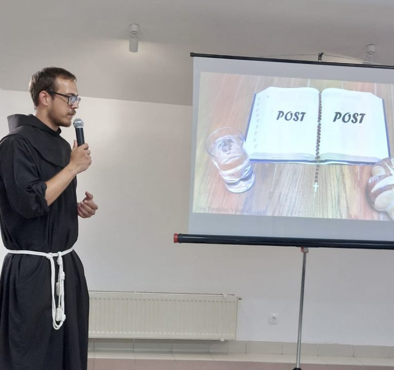 Biblijski susret u Bugojnu: Đakon fra Tomislav Vidović o postu kao putu približavanja Bogu