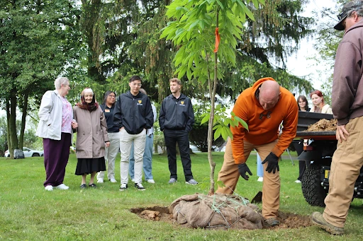 Centar za sjećanje na holokaust utemeljila je biljke katoličke redovnice Anne Frank Tree