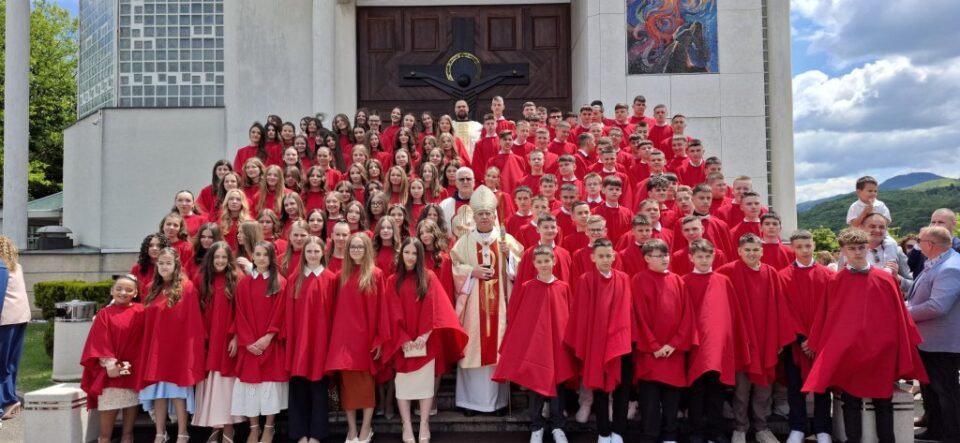 Krizma u župi sv. Ilije Proroka u Kiseljaku