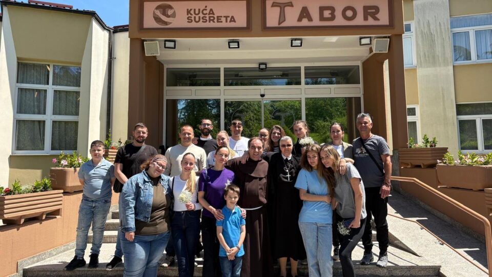 Mladi iz katedrale na duhovnoj obnovi u Kući susreta Tabor – Dubrovačka biskupija
