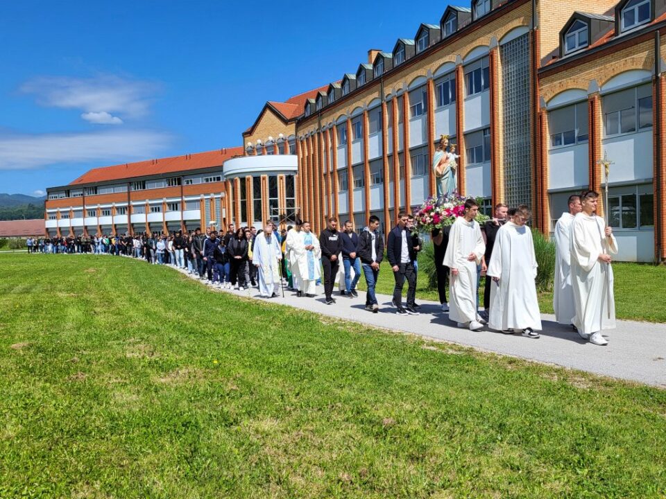 KŠC „Don Bosco“: Misnim slavljem i procesijom obilježen blagdan Djevice Marije Pomoćnice kršćana