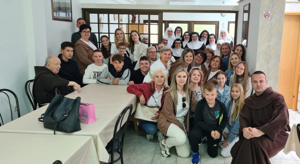 Hodočasnici iz Međugorja posjetili sestre klarise u Brestovskom