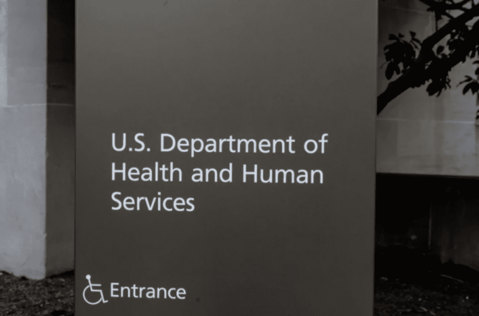 Trumpova administracija istražuje bolnice na transrodnim tretmanima za maloljetnike, usklađenost s HHS -om