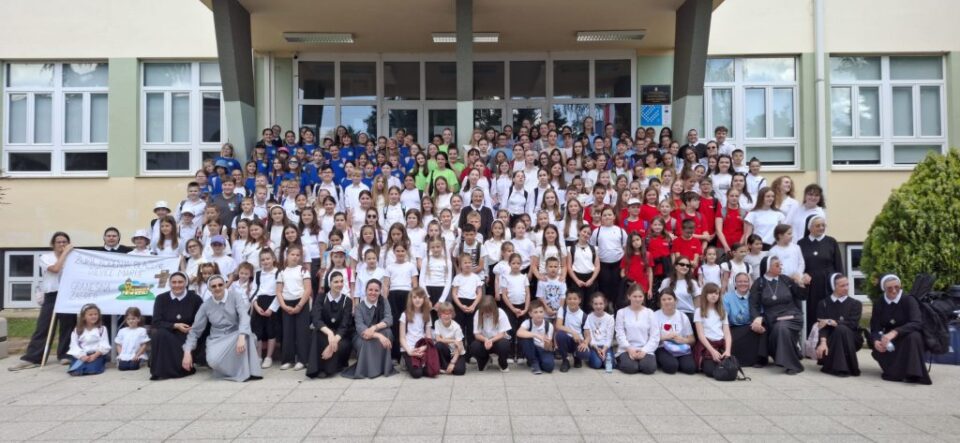 Sestre Kćeri Božje ljubavi organizirale susret dječjih zborova u Koprivnici